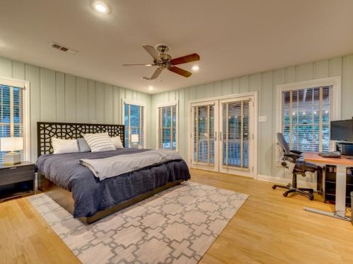 1703 31 St, Austin TX 78705-2148 exterior