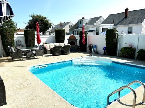 30 Townsend St, Winthrop MA 02152-1425 exterior