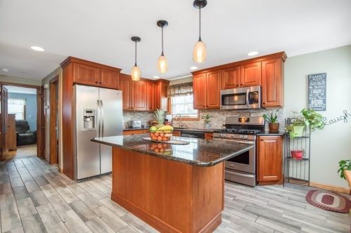 61 Moreau Dr, Chicopee MA 01020-4826 exterior