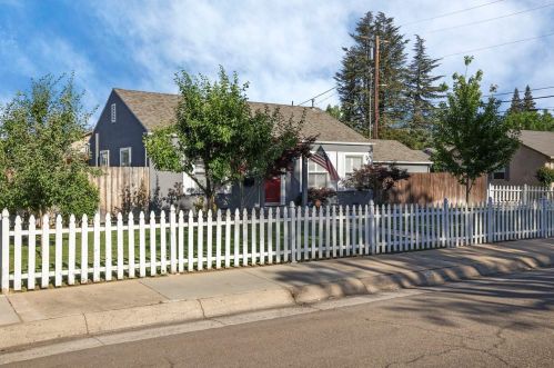 120 Crescent Ave, Lodi, CA 95240-1802