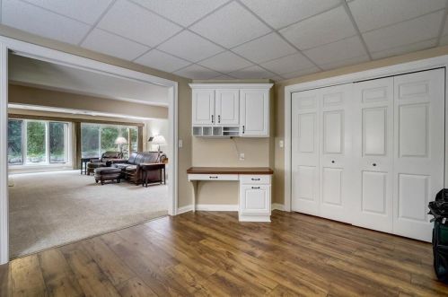 303 Parkview Ct, Chenequa WI exterior