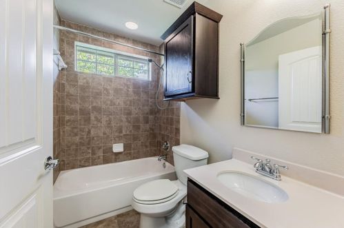 6928 Bay City Bnd, Austin TX 78725-2938 exterior