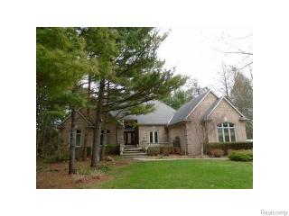 5261 Hidden Pines Dr, Brighton Twp MI  48116-7731 exterior