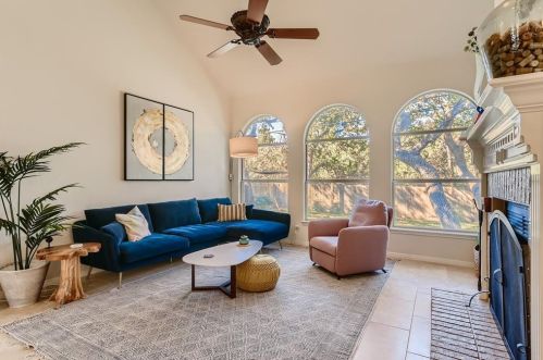 6542 Clairmont Dr, Austin TX  78749-3438 exterior