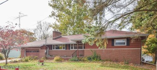 122 Crockett Dr, Quincy, MI 49082-8537