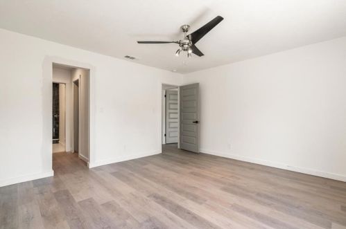 8902 Balcones Clb Dr, Austin TX 78750-3008 exterior