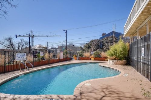 1510 6th St, Austin TX exterior