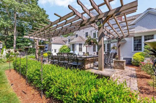 11 Teal Cir, Mashpee MA 02649-3676 exterior