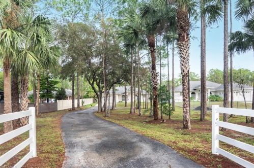 3261 8th Ave, Naples, FL 34120-0051