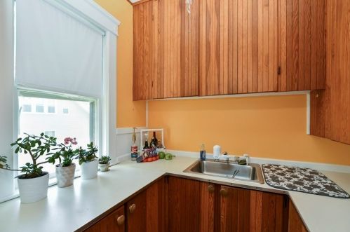 12 Woodford St, Worcester MA 01604-5423 exterior