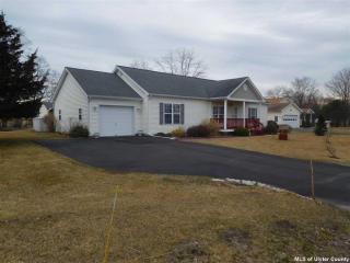 14 Poplar Ct, Kingston NY  12401-9411 exterior