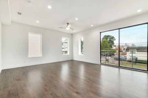 2006 Fitzhugh Ave, Dallas TX  75204-4694 exterior