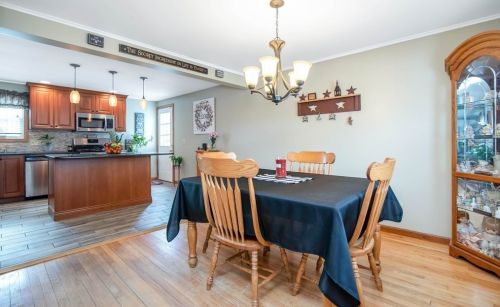 61 Moreau Dr, Chicopee MA 01020-4826 exterior