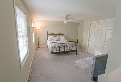 677 Greenway Ter, Chenequa WI 53029-1169 exterior