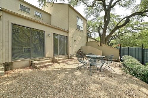 6303 5 Acre Wood St, Austin TX 78746-7125 exterior