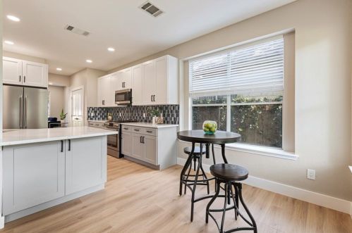 10209 Broomflower Dr, Austin TX 78739-1448 exterior