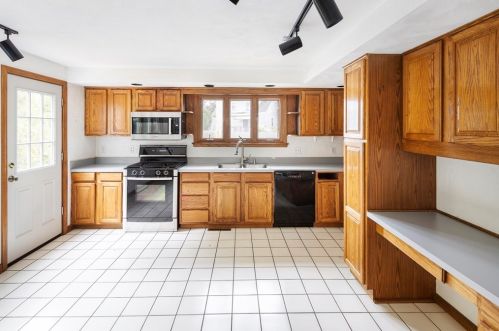 75 Sewall Ave, Winthrop MA 02152-1525 exterior