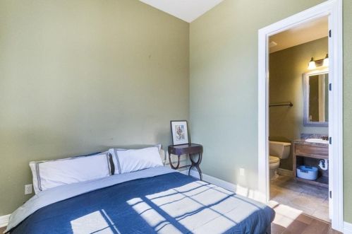 400 Dawn River Cv, Austin TX 78732-1986 exterior