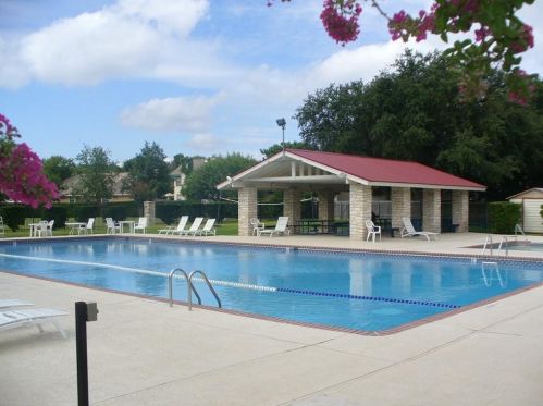 8100 Cahill Dr, Austin TX 78729-6437 exterior