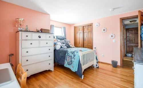 61 Moreau Dr, Chicopee MA 01020-4826 exterior