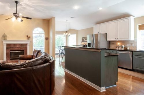 6404 Clairmont Dr, Austin TX 78749-3438 exterior