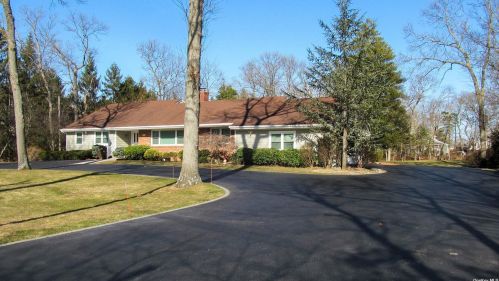 1 Indian Head Rd, Commack, NY 11725-2203