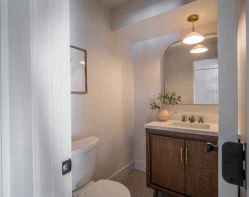 1850 Journeys Dr, Chenequa WI  53029-9367 exterior