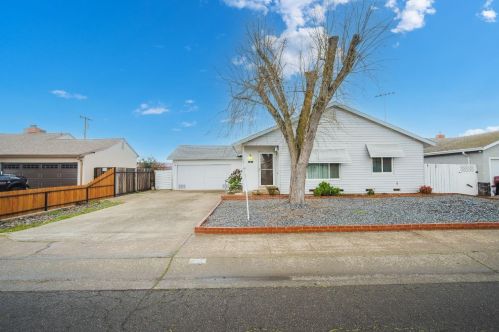 2 Corinth Ave, Lodi, CA 95242-3106