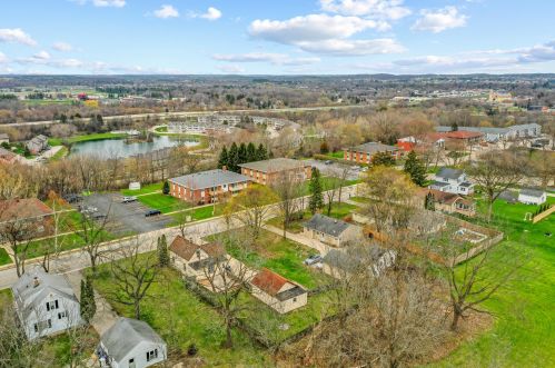 335 Hl St, Chenequa WI 53029-1906 exterior