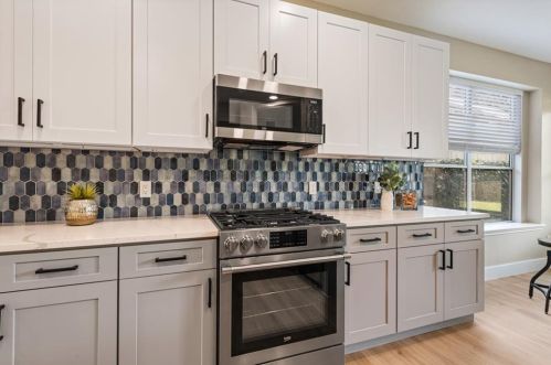 10209 Broomflower Dr, Austin TX 78739-1448 exterior