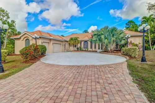 6481 Livingston Woods Ln, Naples FL  34109-3827 exterior