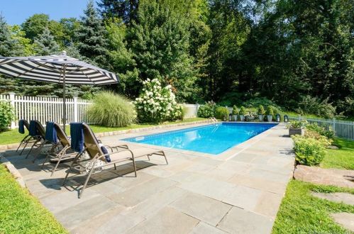 57 Brushy Ridge Rd, New Canaan, CT 06840-4207