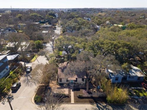 2201 De Verne St, Austin TX 78704-3929 exterior