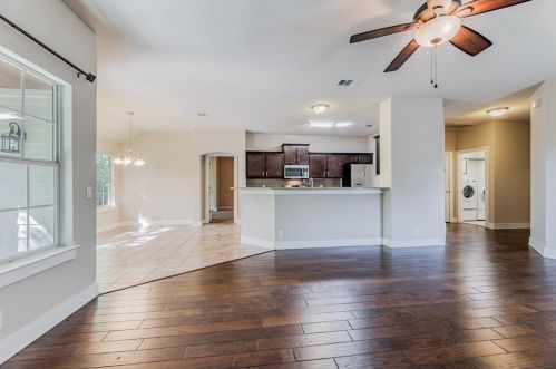 6928 Bay City Bnd, Austin TX 78725-2938 exterior