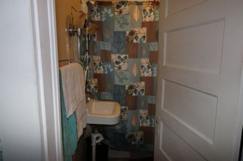 21 Whittier Pl, Chicopee MA 01013-1414 exterior