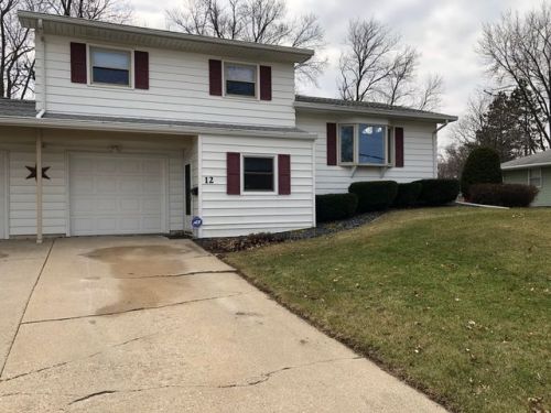 12 Olive St, Marshalltown, IA 50158-5953