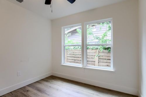 8400 Burrell Dr, Austin TX 78757-7828 exterior