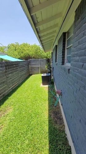 1808 Blue Crest Dr, Austin TX 78704-4018 exterior