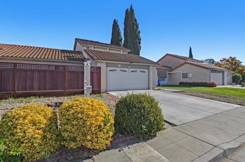 1010 Big Bear Ct, Milpitas, CA 95035-6922