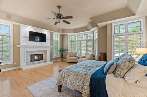 1704 Cedar Bnd, Chenequa WI 53029-8665 exterior