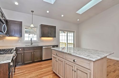 77 Ariel Cir, Sutton MA 01590-4825 exterior