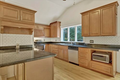 85 Blue Castle Dr, Mashpee MA 02649-3770 exterior