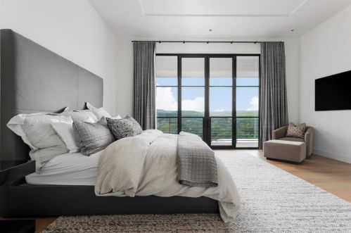 4402 Aqua Verde Dr, Austin TX 78746-1042 exterior