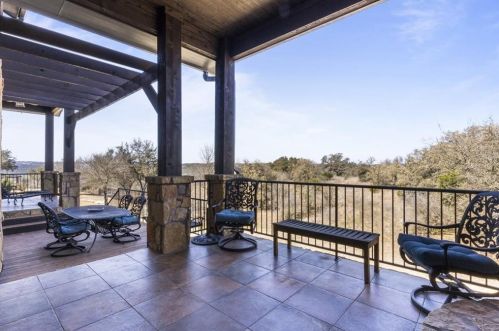 400 Dawn River Cv, Austin TX 78732-1986 exterior