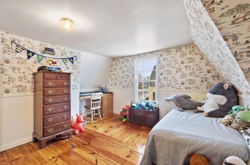 10 Singletary Ave, Sutton MA 01590-1842 exterior