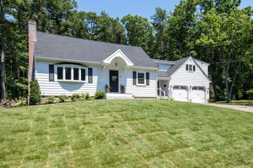 53 Alton St, Walpole MA  02081-4101 exterior