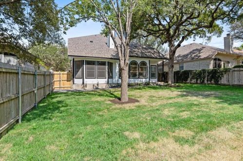 10209 Broomflower Dr, Austin TX 78739-1448 exterior
