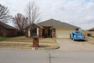 2925 Lake Dr, Norman, OK 73071-1118