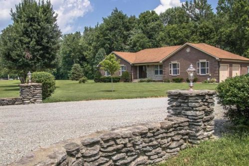 2802 Blevins Gap Rd, Louisville, KY 40272-2023