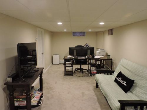 303 Hilton Dr, Wapping CT 06074-3418 exterior